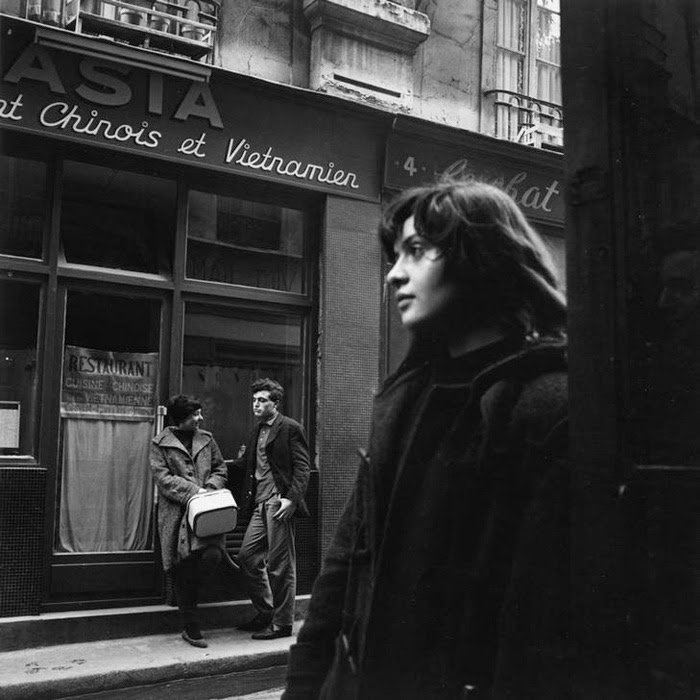 Paul Almasy - Warten vor dem Restaurant, Paris (1957) | Masterprint Gelatine Silber Abzug 1/10, Format 30,5 x 40,6 cm (Blatt)